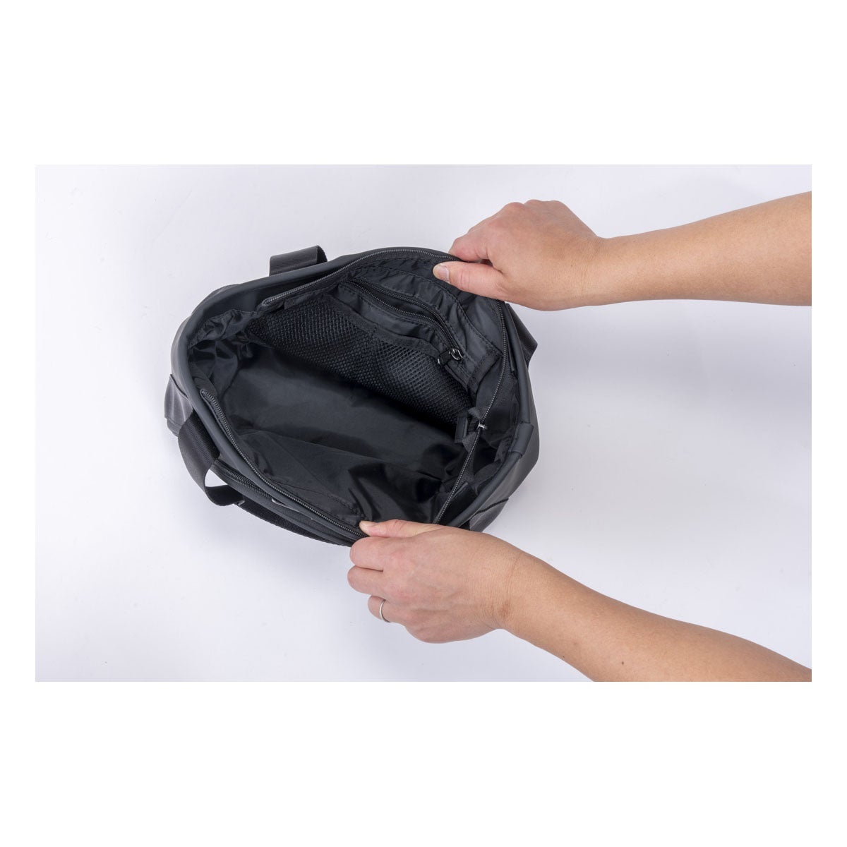 ピンゴルフユニセックスブラックラウンドトートバッグGB-U2630カートバッグラウンドバッグ【26FW】